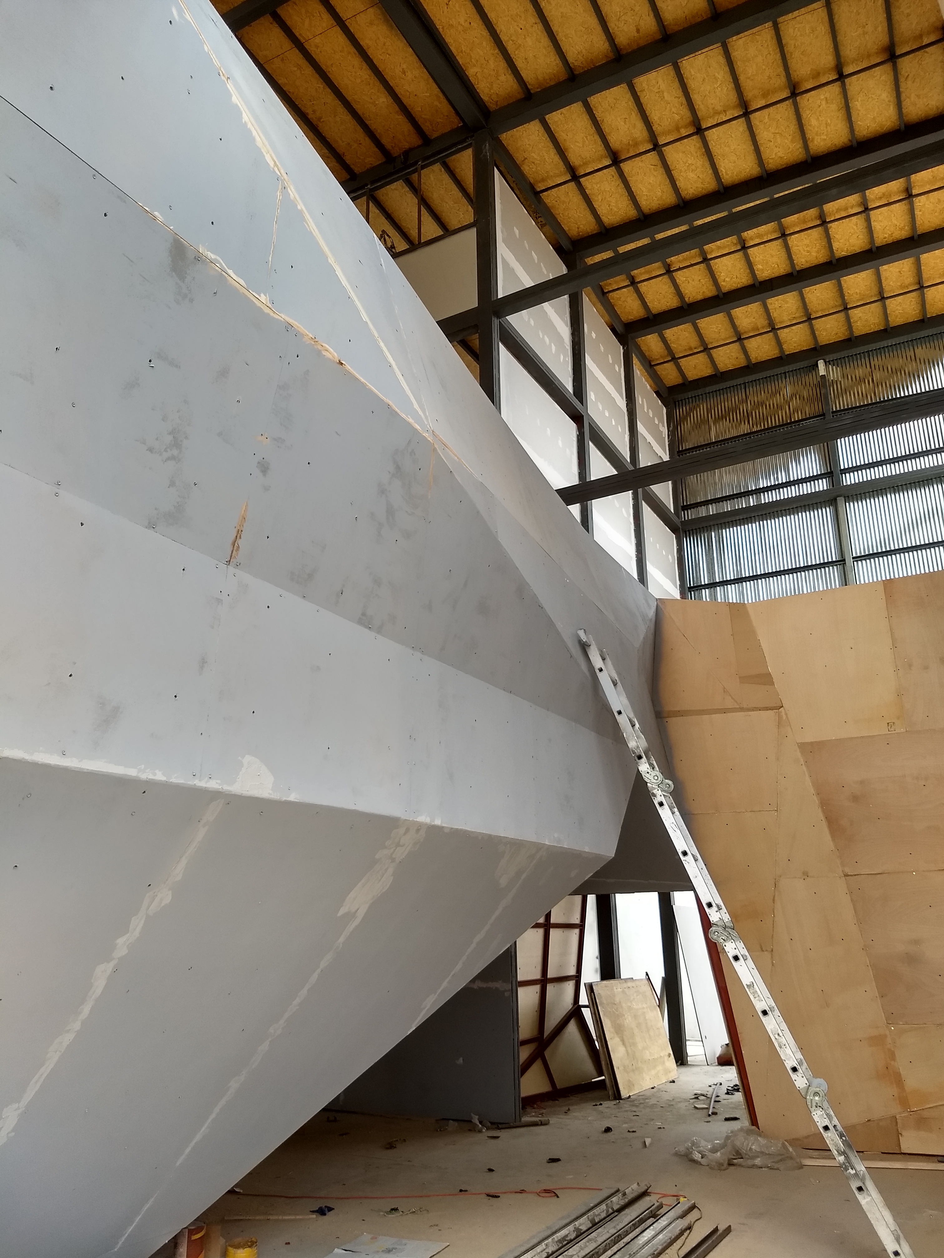 Climbers training on angular routes