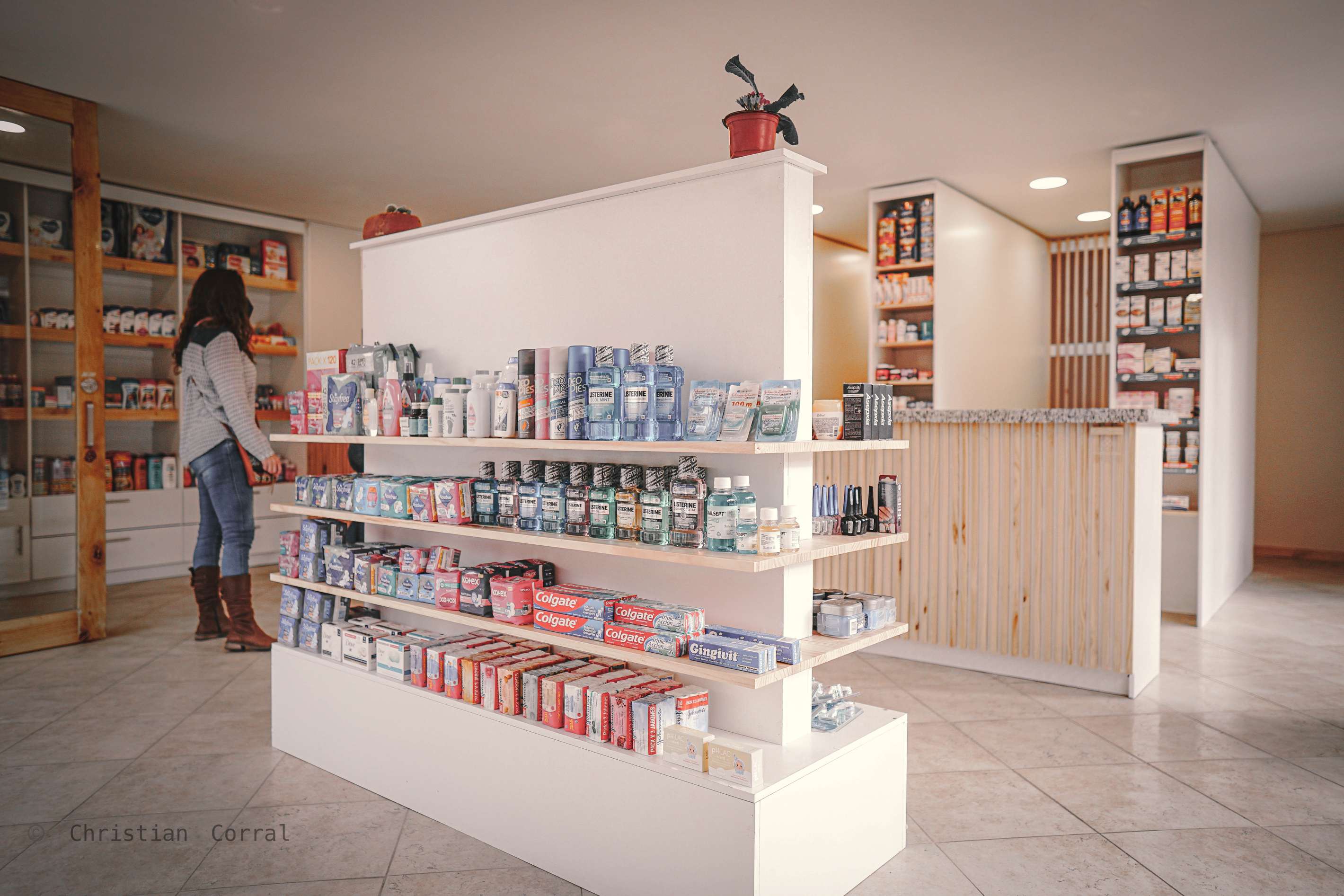 Exterior view of Farmacia Las Morlaquitas at dusk